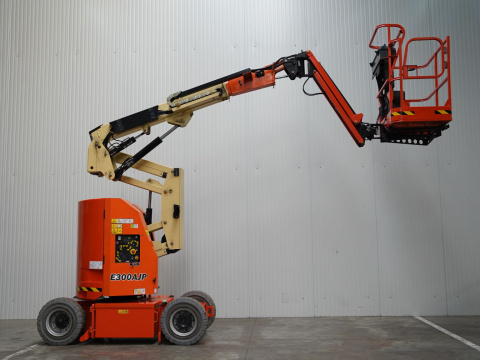 15883 JLG E300AJP