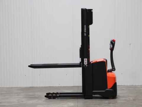 Toyota SWE140 new stacker